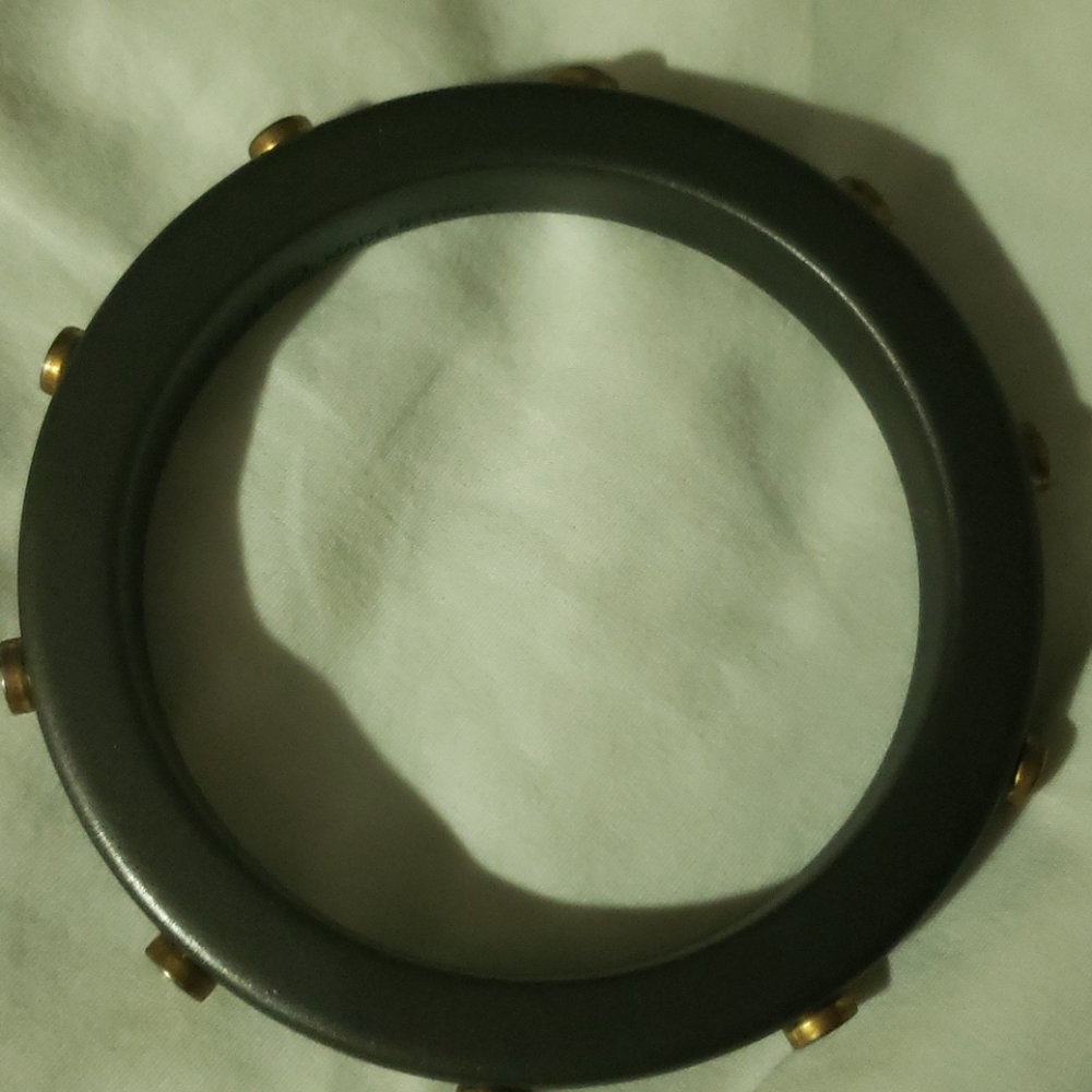 Bangle bracelet